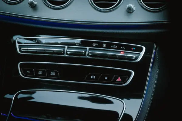 Mercedes-Benz E 300 36