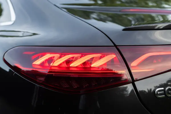 Mercedes-Benz EQE 300 Electric Art 10