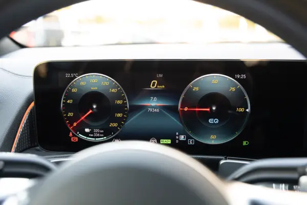 Mercedes-Benz EQB 300 4Matic AMG Line 27