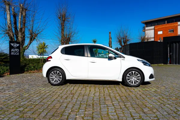 Peugeot 208 1.5 BlueHDi Allure 4