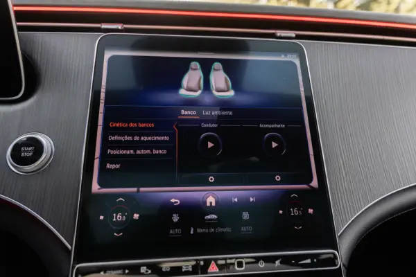 Mercedes-Benz EQE 300 Electric Art 38