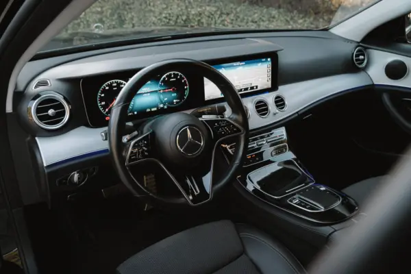 Mercedes-Benz E 300 11