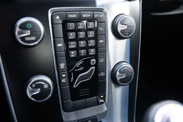 Volvo V40 1.6 D2 R-Design 36