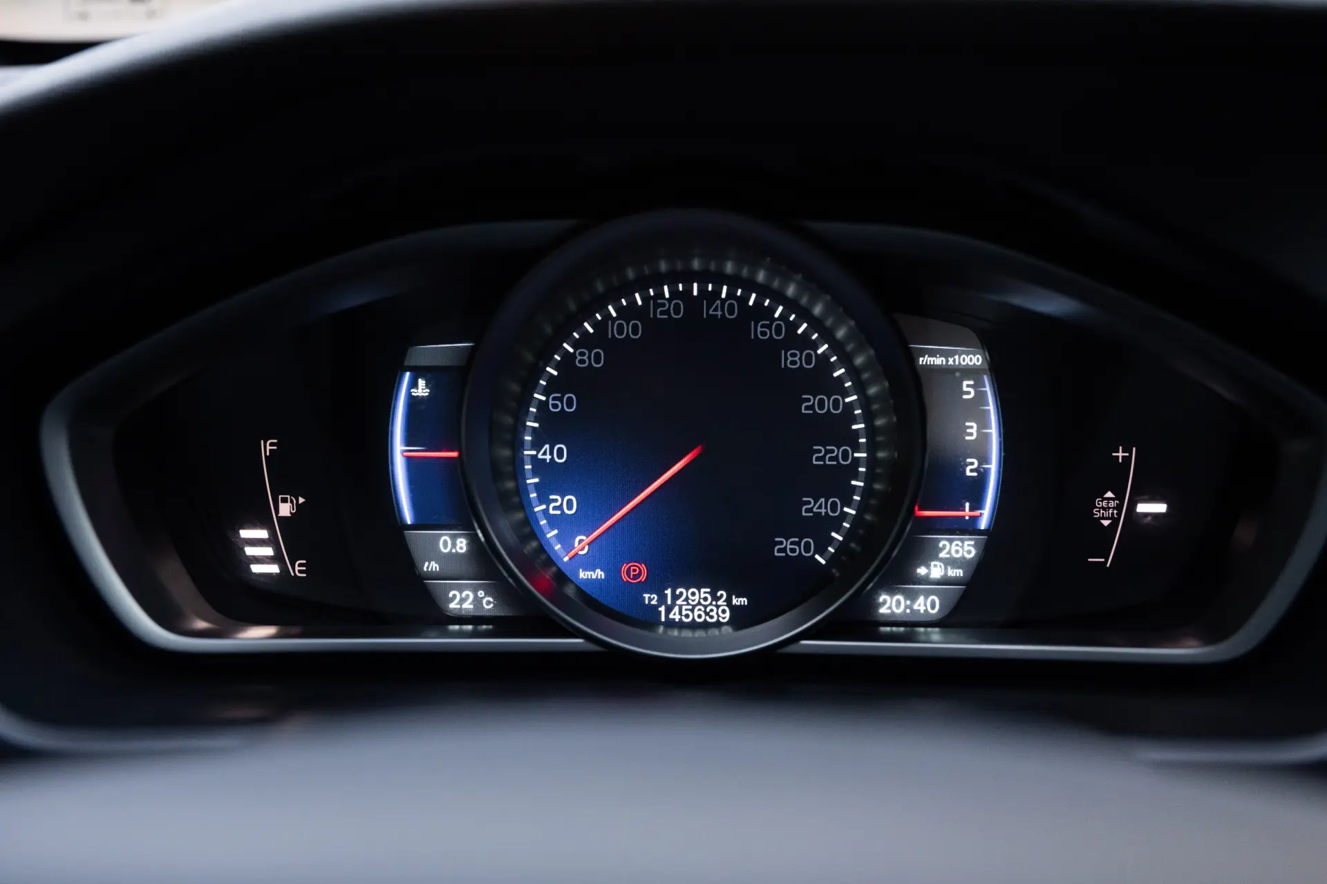 Volvo V40 1.6 D2 R-Design 28