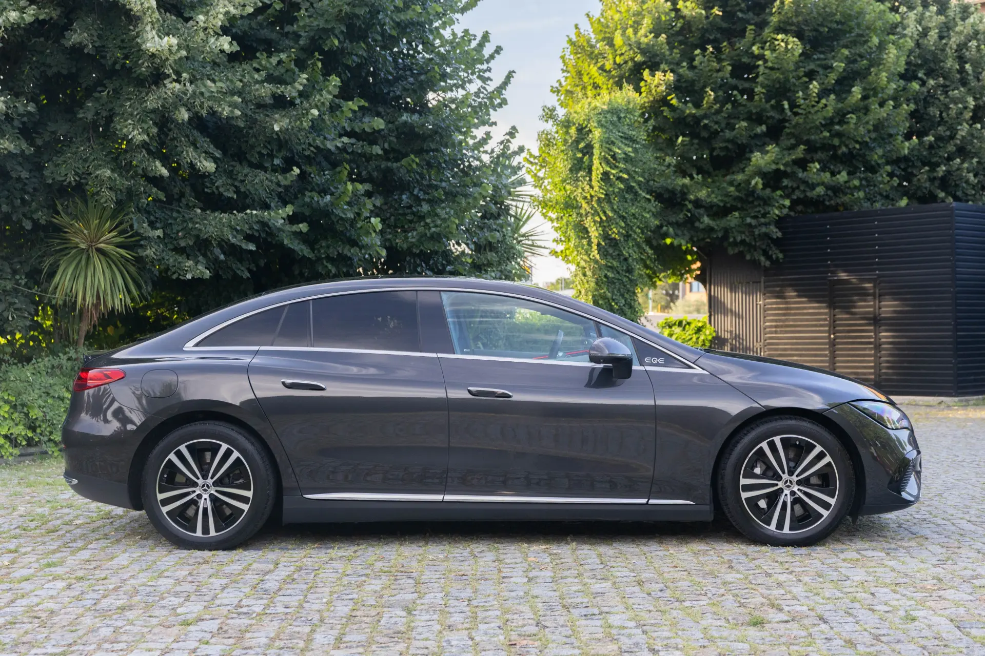 Mercedes-Benz EQE 300 Electric Art 5