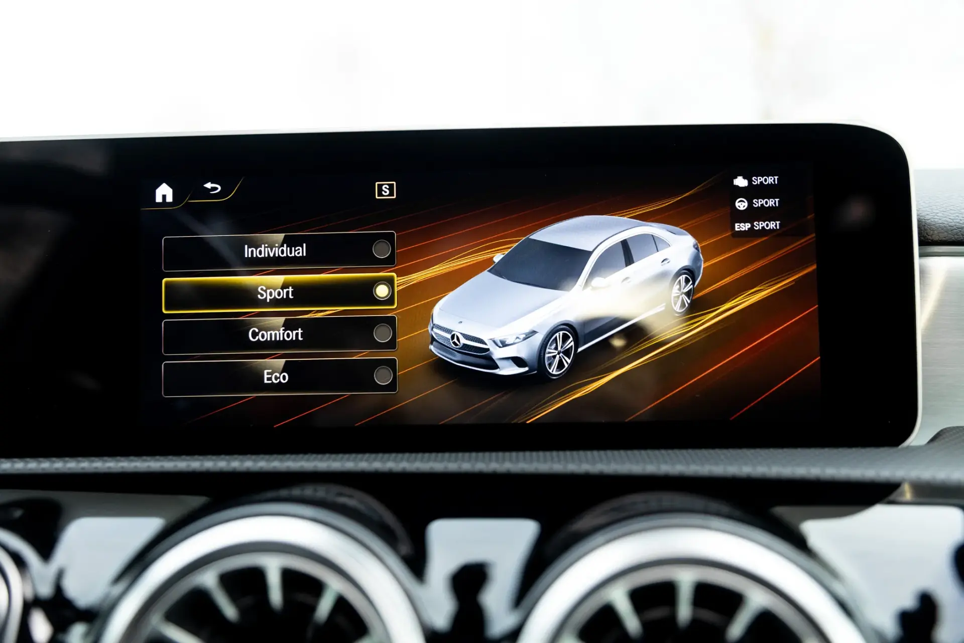 Mercedes-Benz A 180 d AMG Line Aut. 31