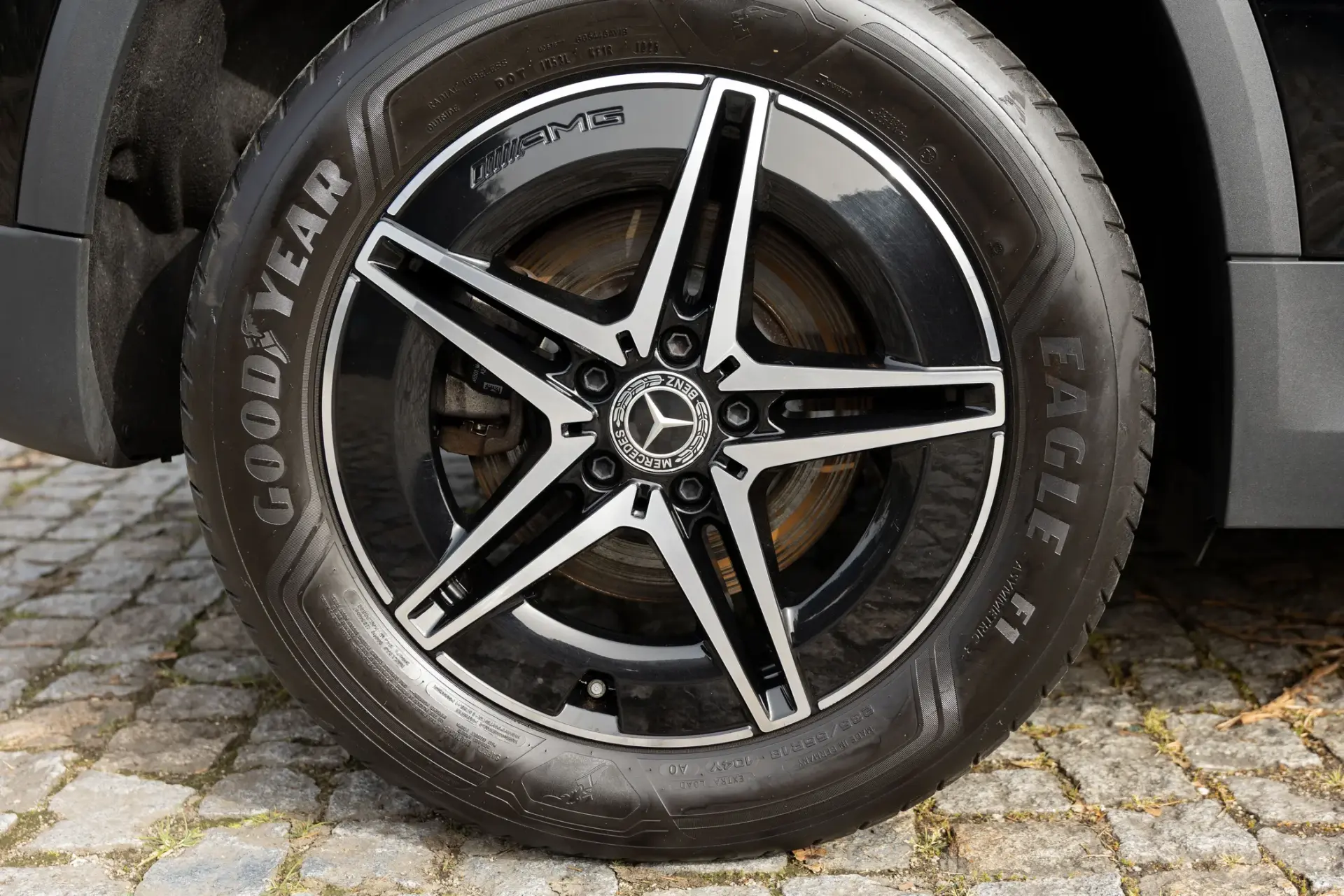 Mercedes-Benz EQA 250 AMG Line 12