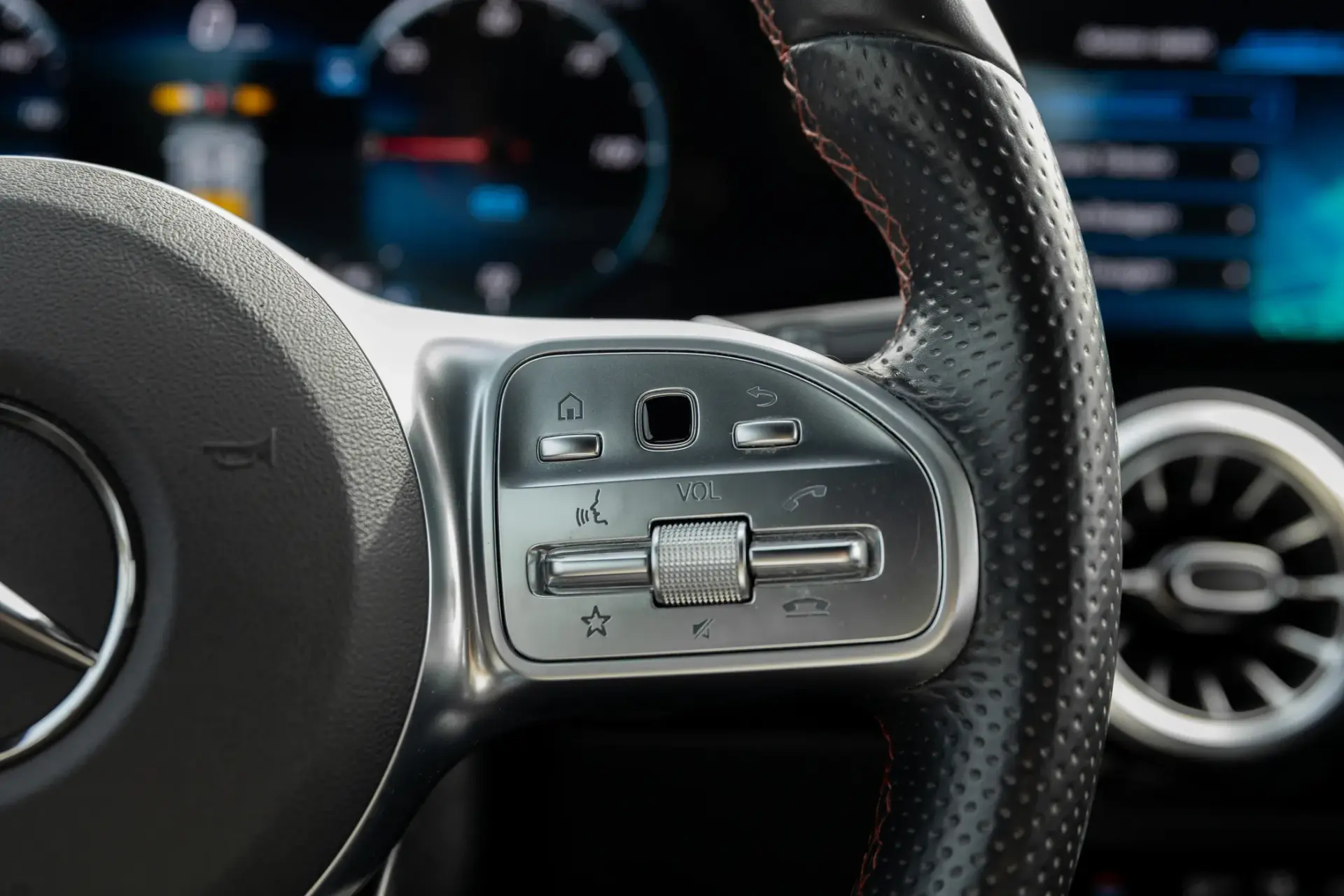 Mercedes-Benz EQA 250 AMG Line 38