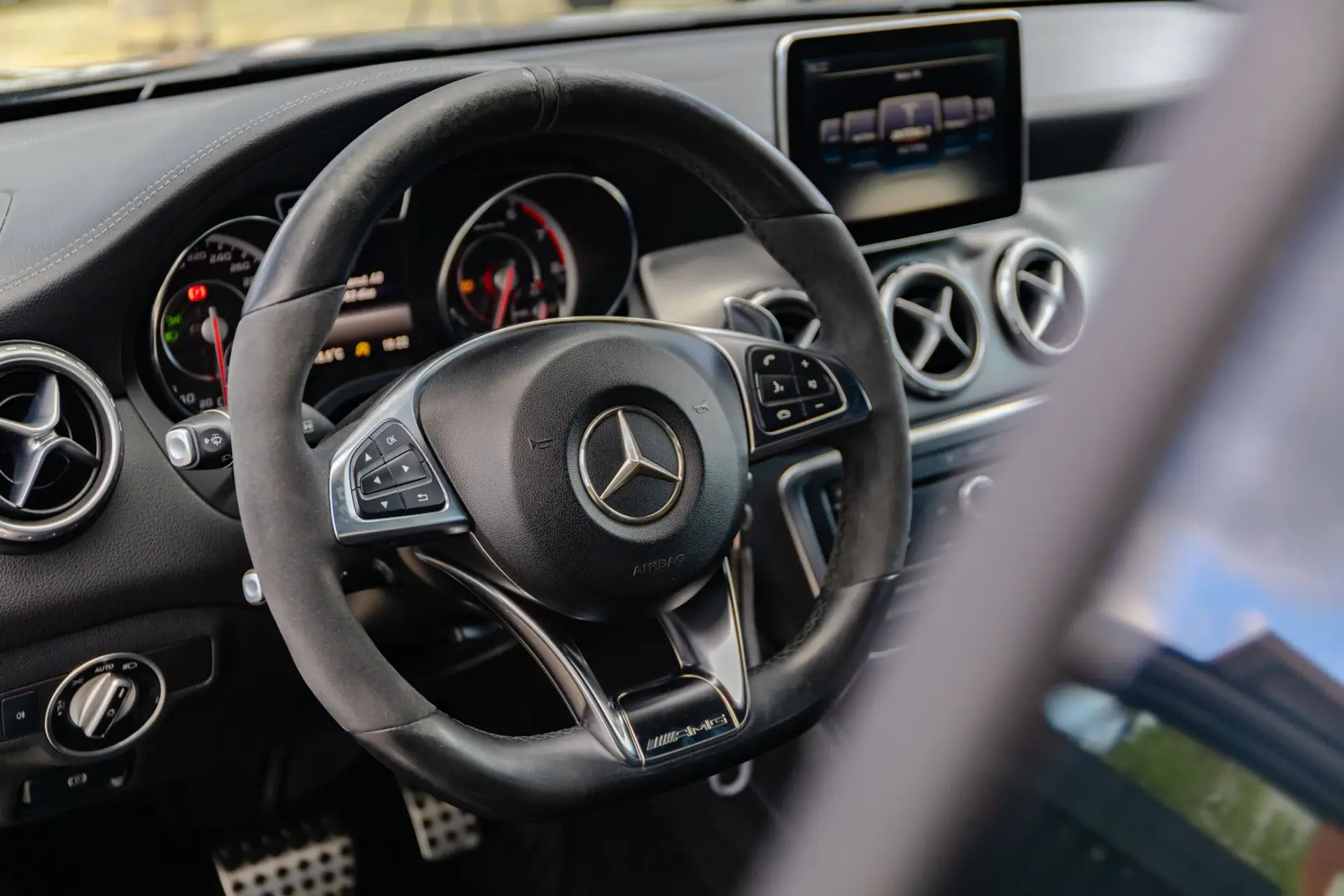 Mercedes-Benz GLA 45 AMG 4-Matic 12