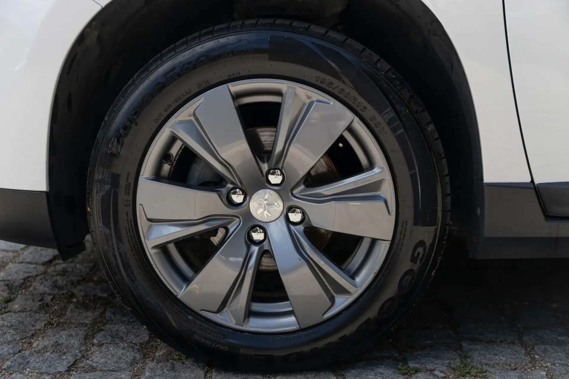 Peugeot 2008 1.6 BlueHDi Style 8