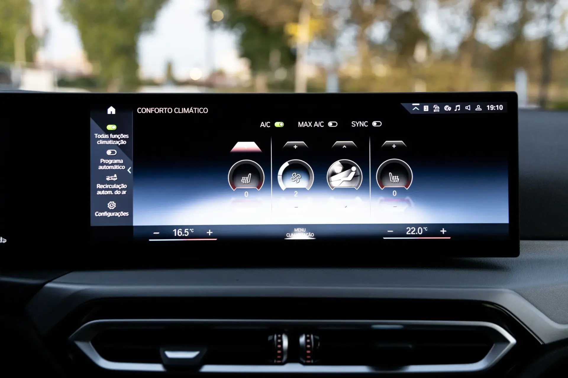 BMW 320 d Touring Pack Desportivo M Auto 28