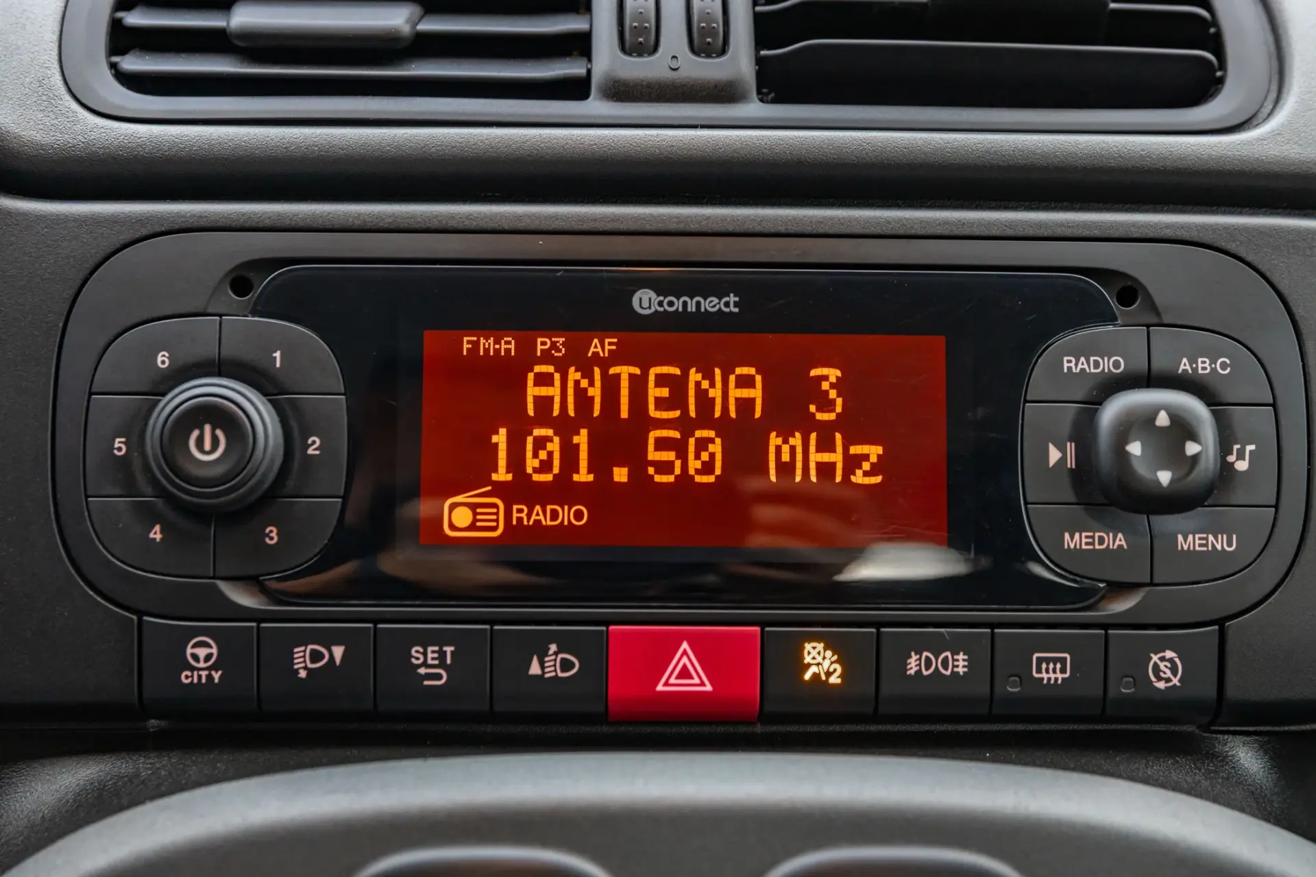 Fiat Panda 1.0 Hybrid City Life 16