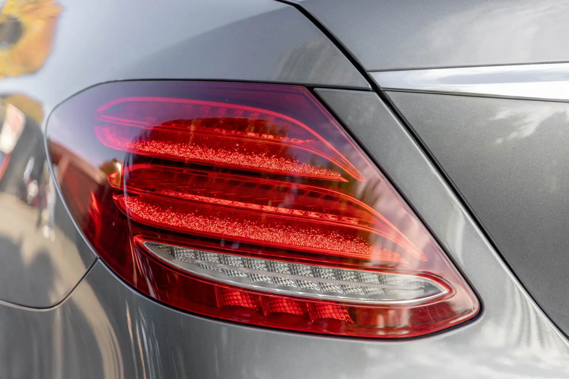 Mercedes-Benz E 220 d AMG 9