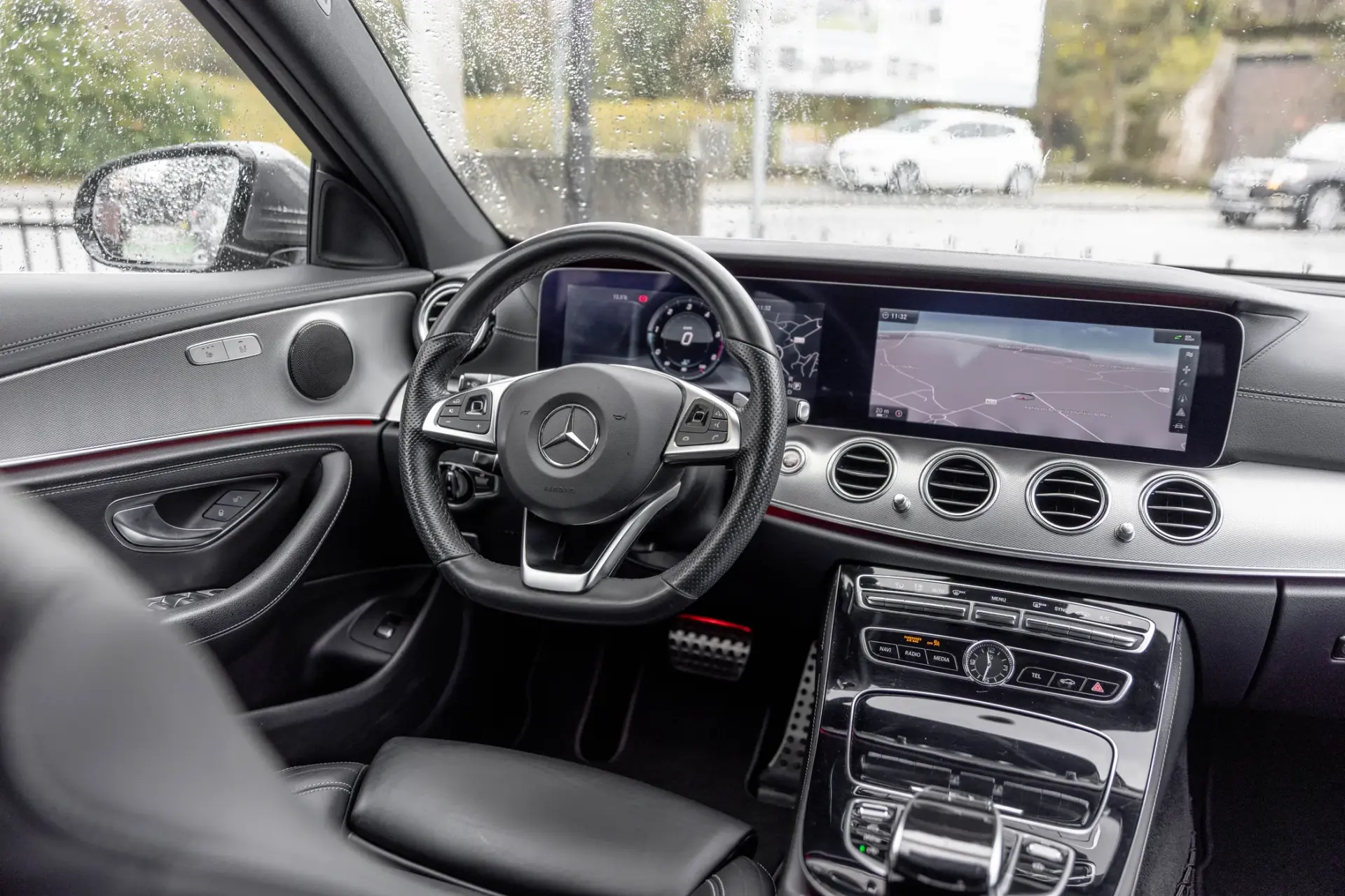 Mercedes-Benz E 220 d AMG 12