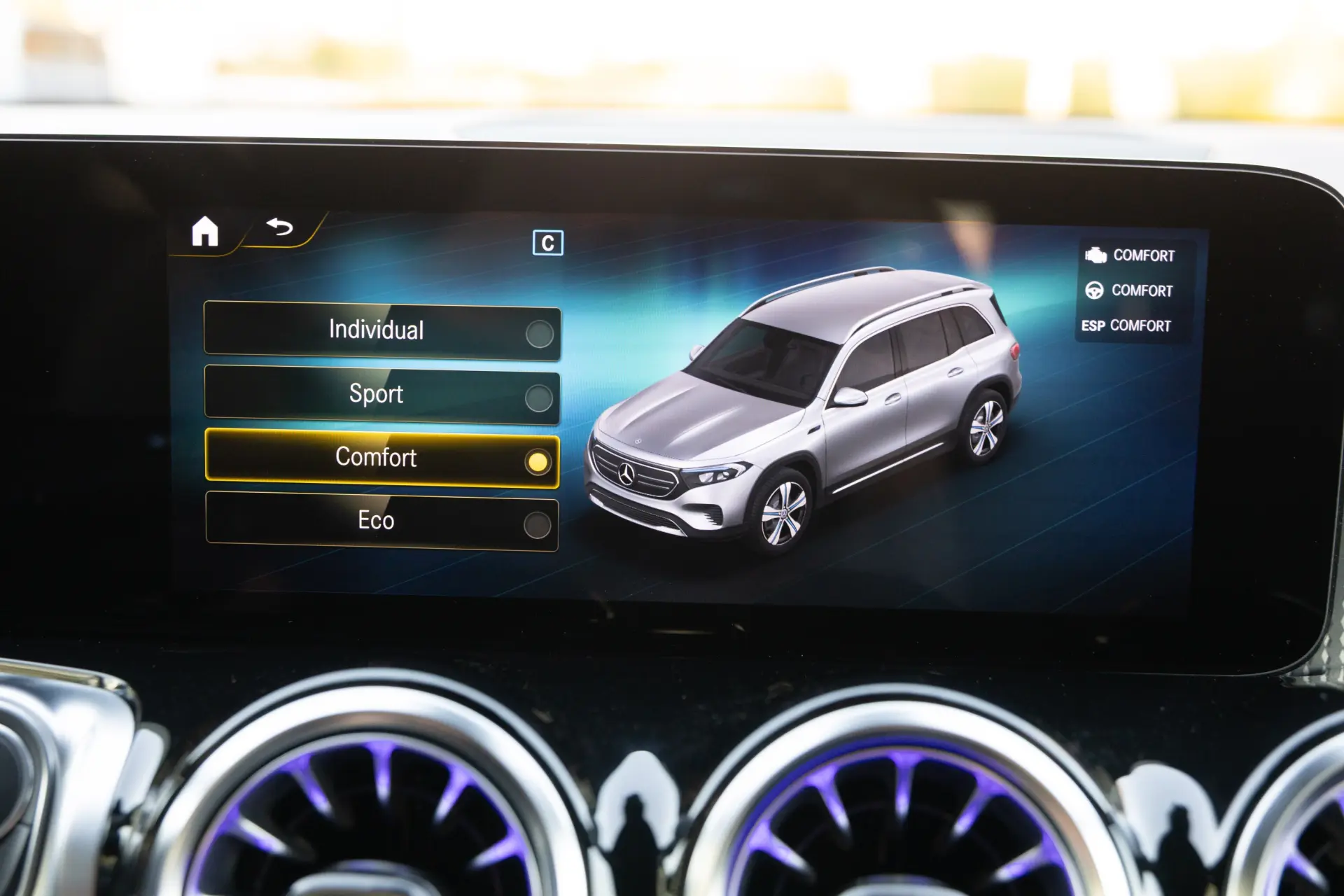 Mercedes-Benz EQB 300 4Matic AMG Line 48