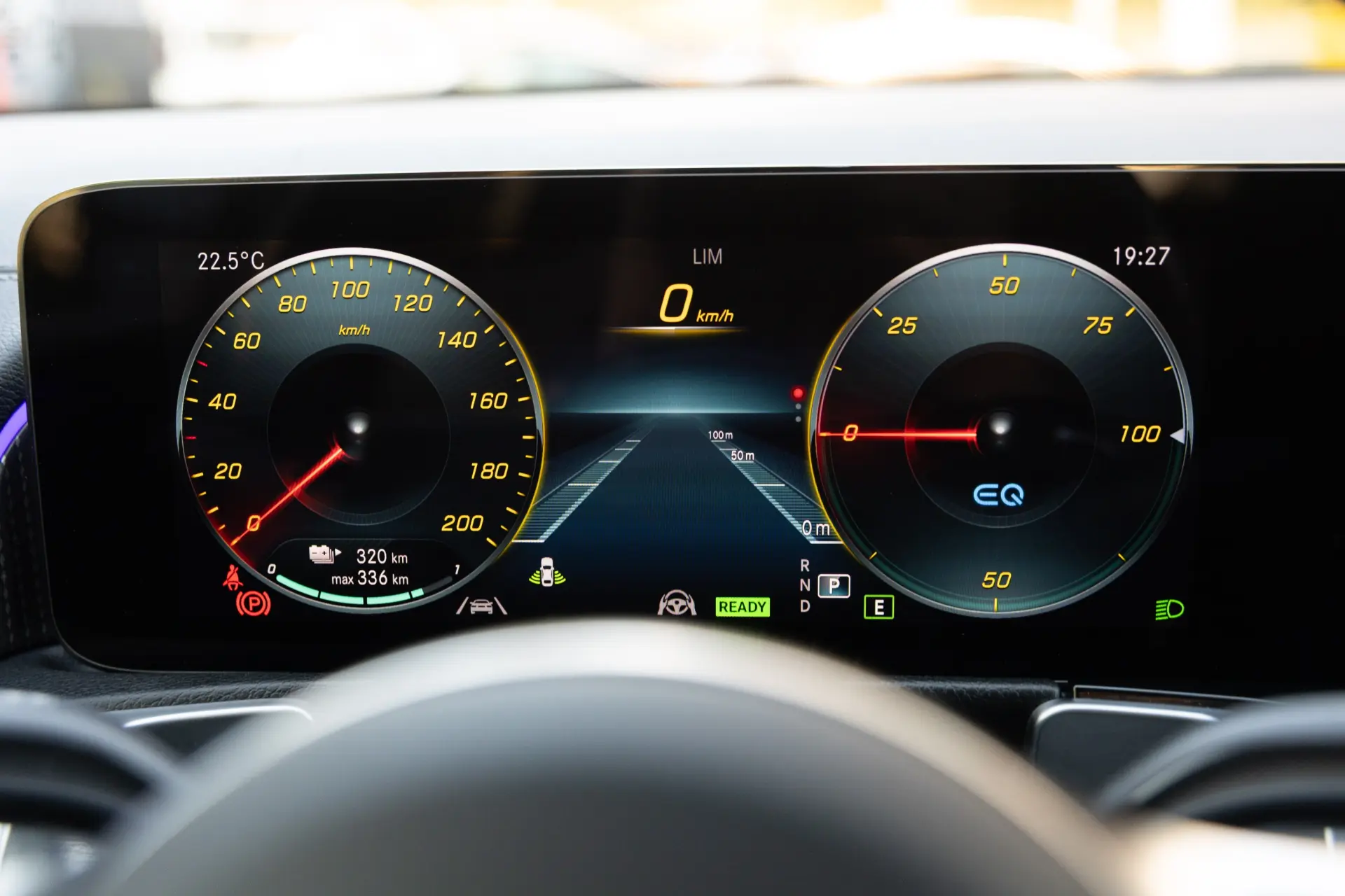 Mercedes-Benz EQB 300 4Matic AMG Line 31
