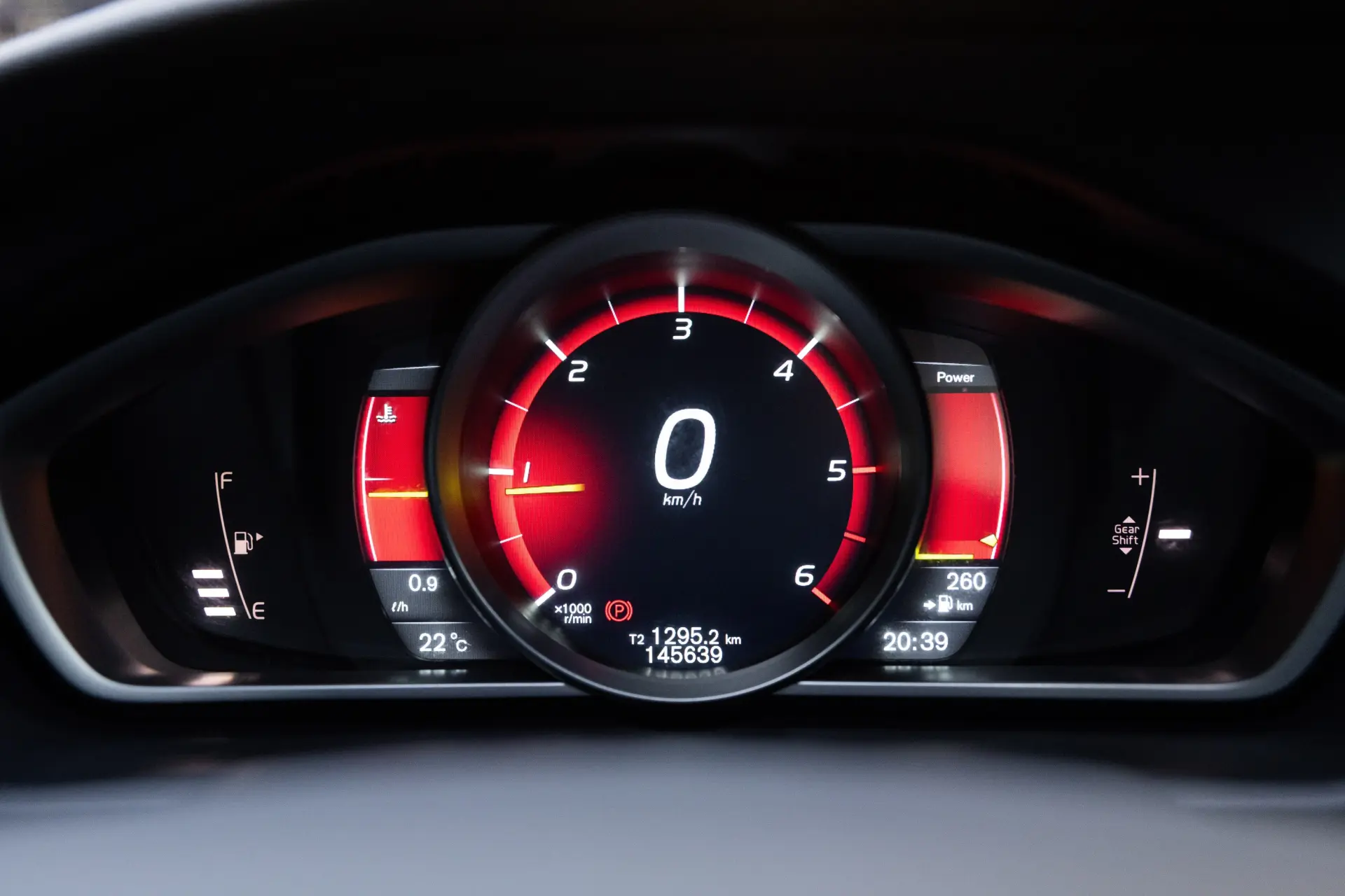 Volvo V40 1.6 D2 R-Design 25