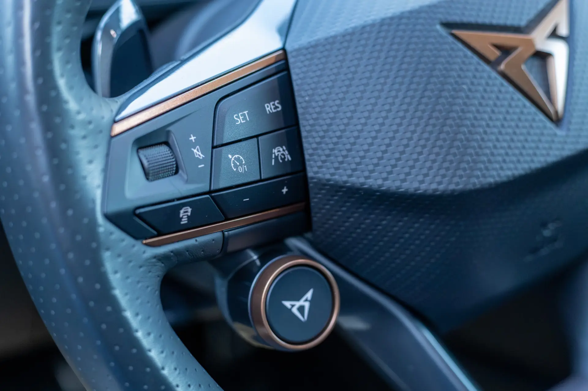 Cupra Formentor 1.4 e-Hybrid DSG VZ 15