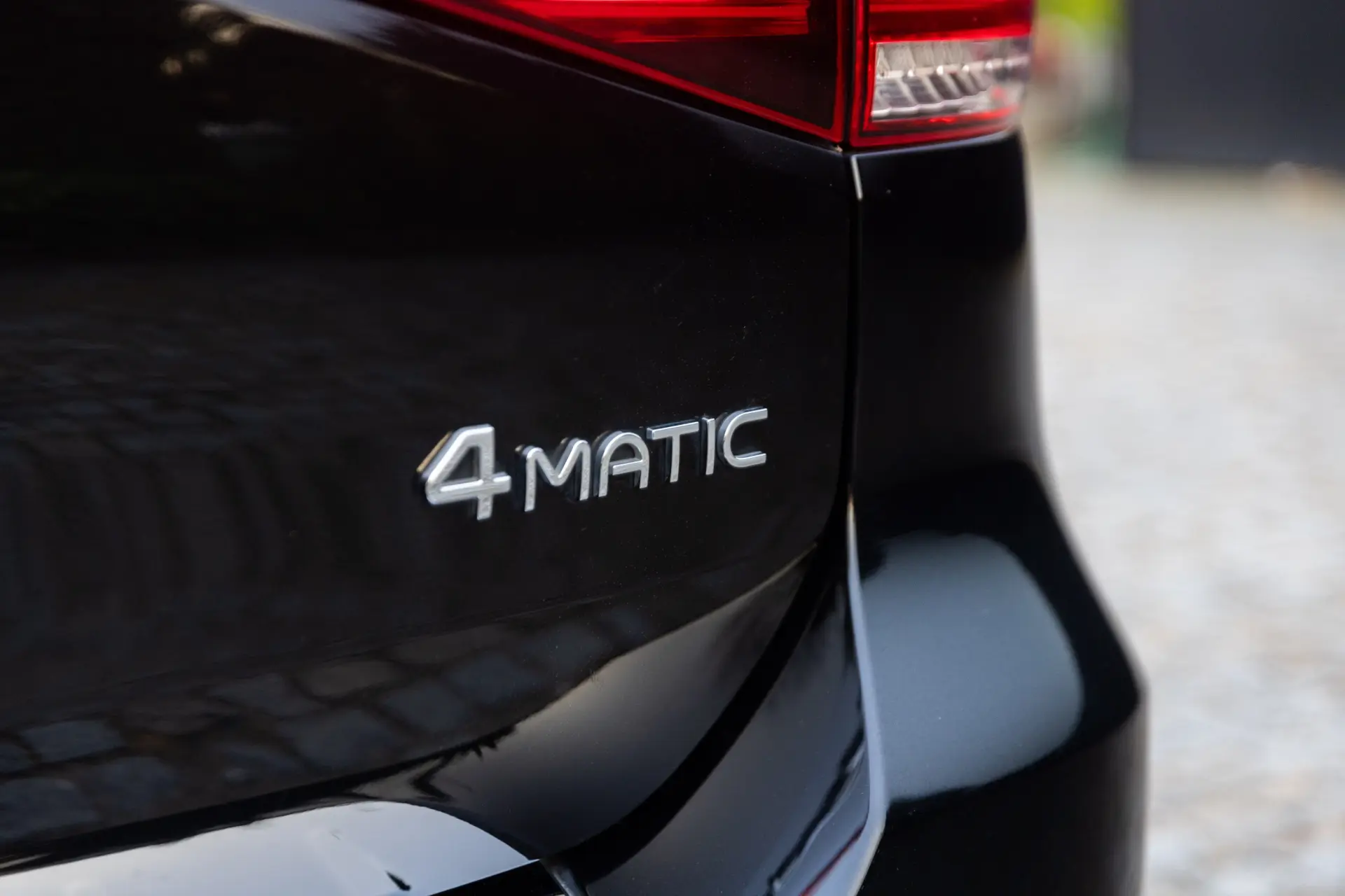 Mercedes-Benz EQB 300 4Matic AMG Line 12