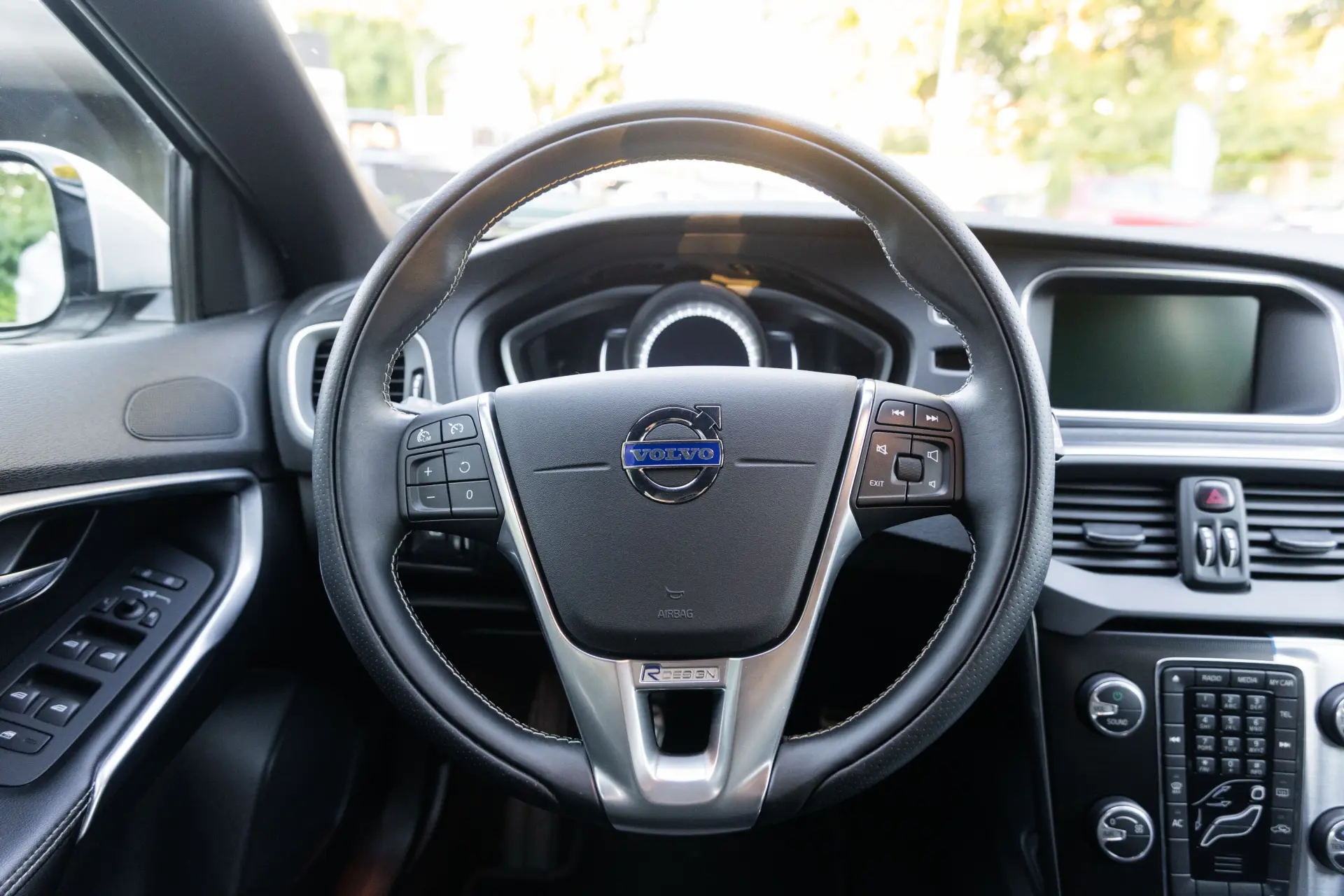 Volvo V40 1.6 D2 R-Design 19