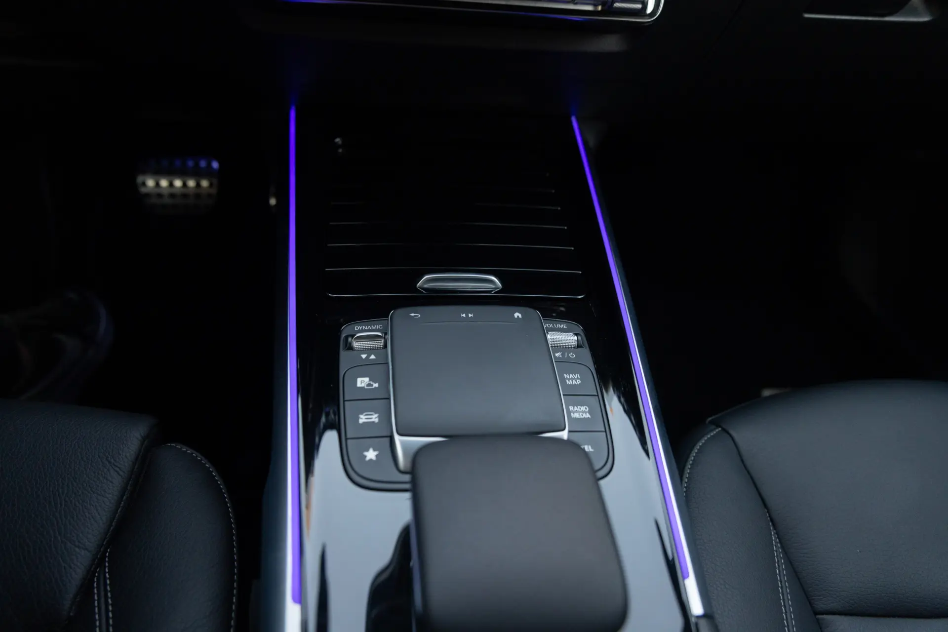 Mercedes-Benz EQB 300 4Matic AMG Line 56