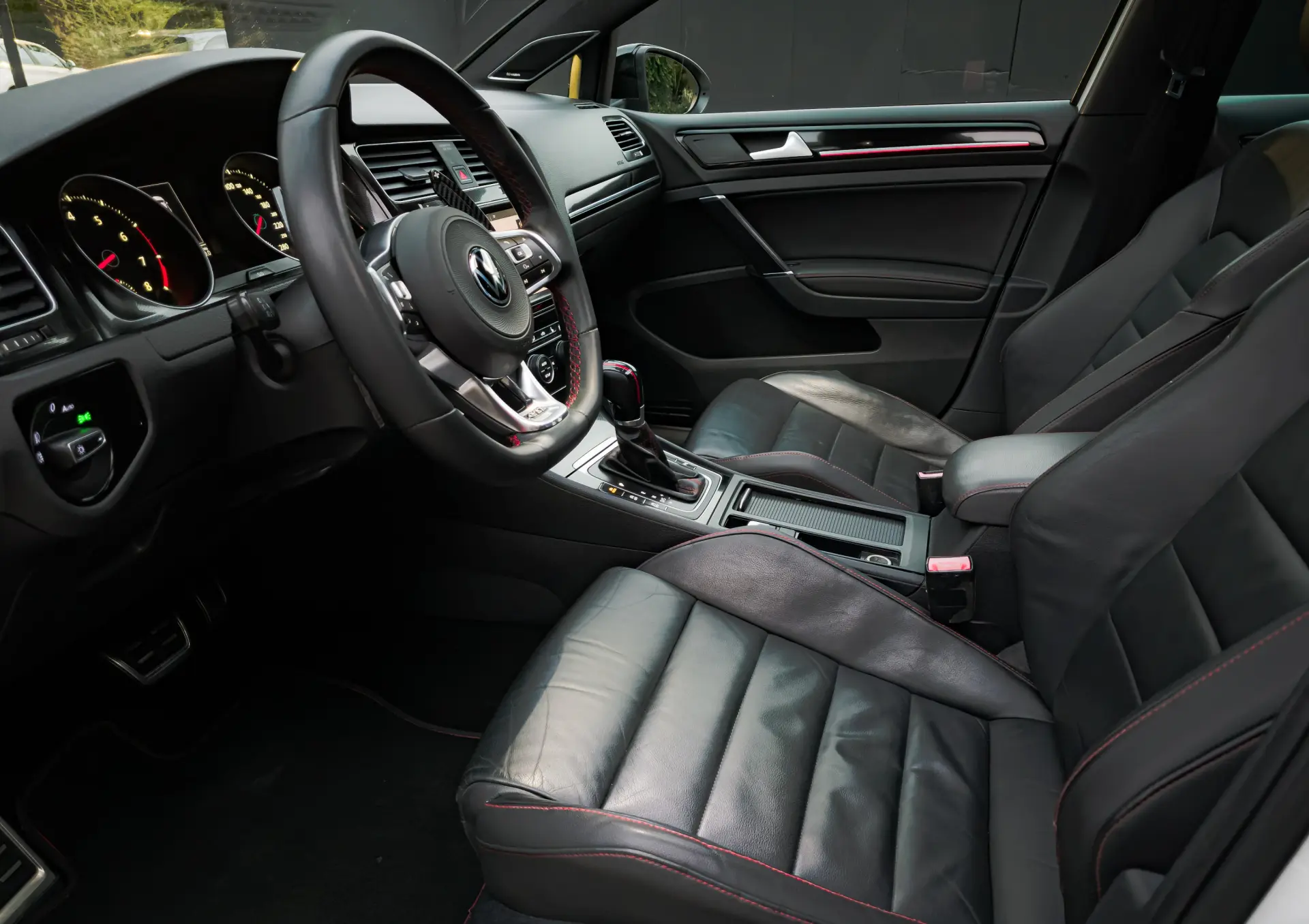Volkswagen Golf 2.0 TSi GTi Performance 37