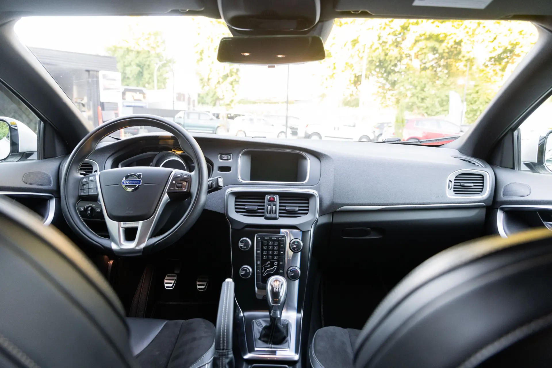 Volvo V40 1.6 D2 R-Design 14