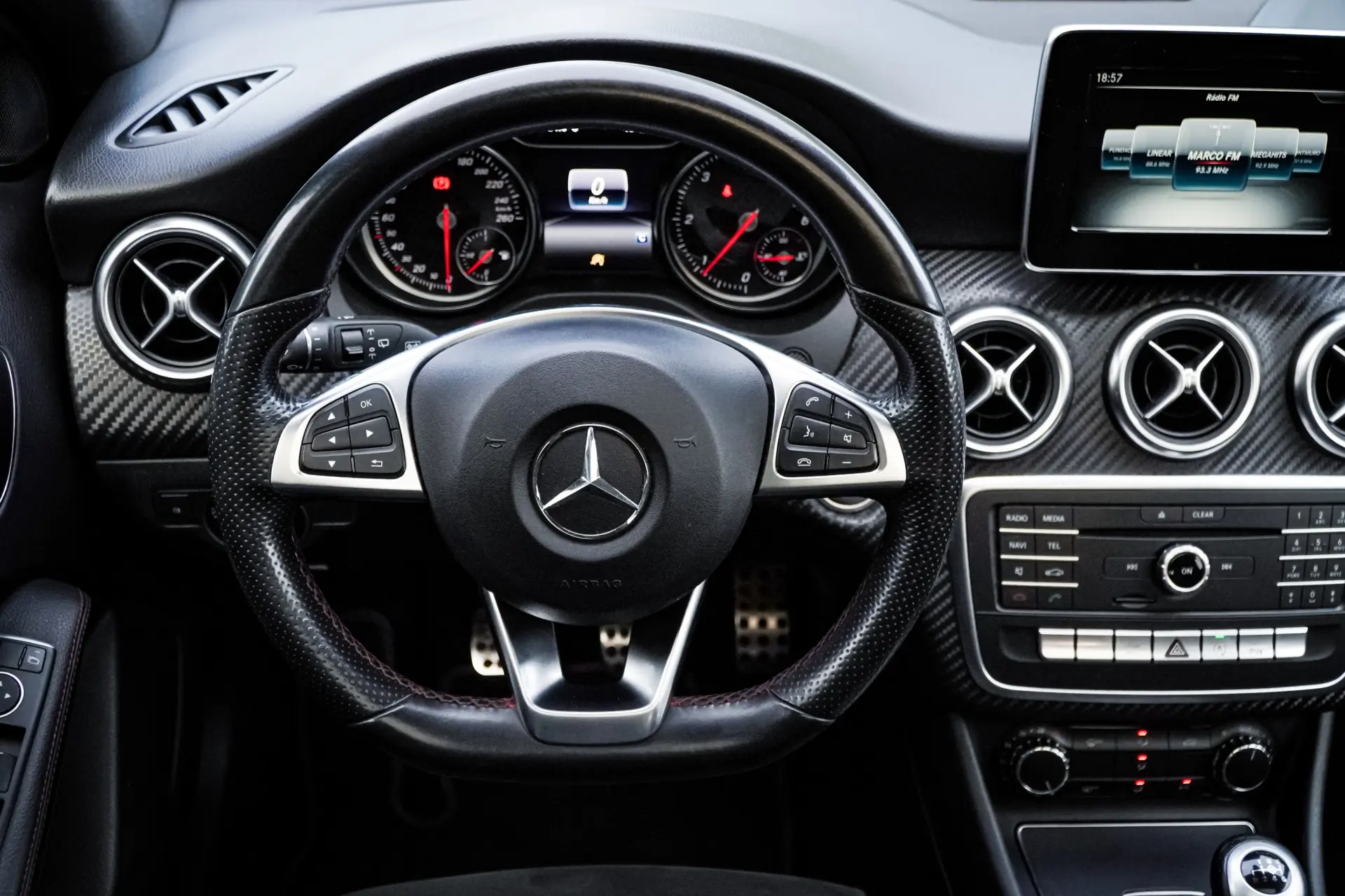 Mercedes-Benz A 180 d AMG Line 17