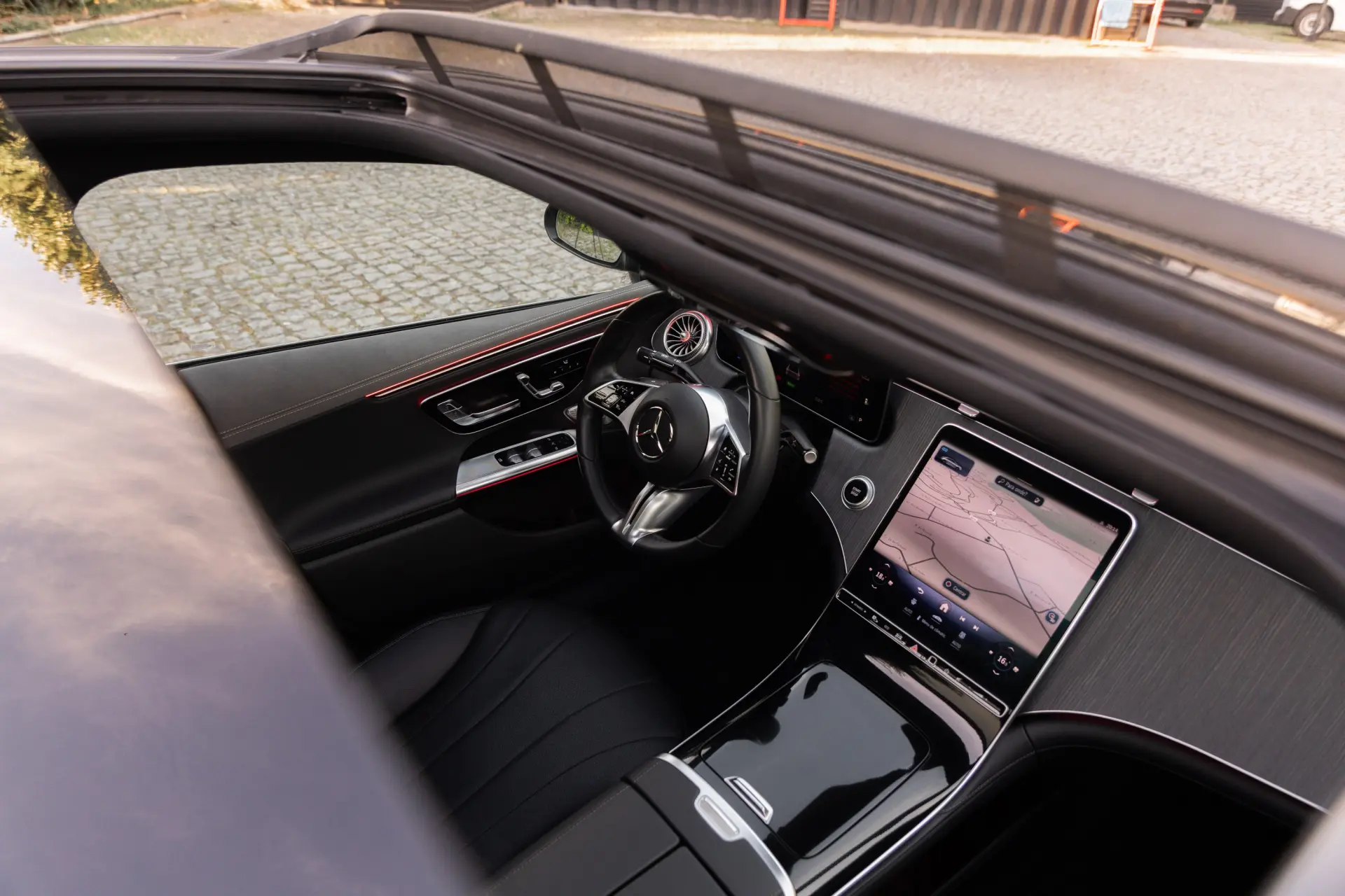 Mercedes-Benz EQE 300 Electric Art 51