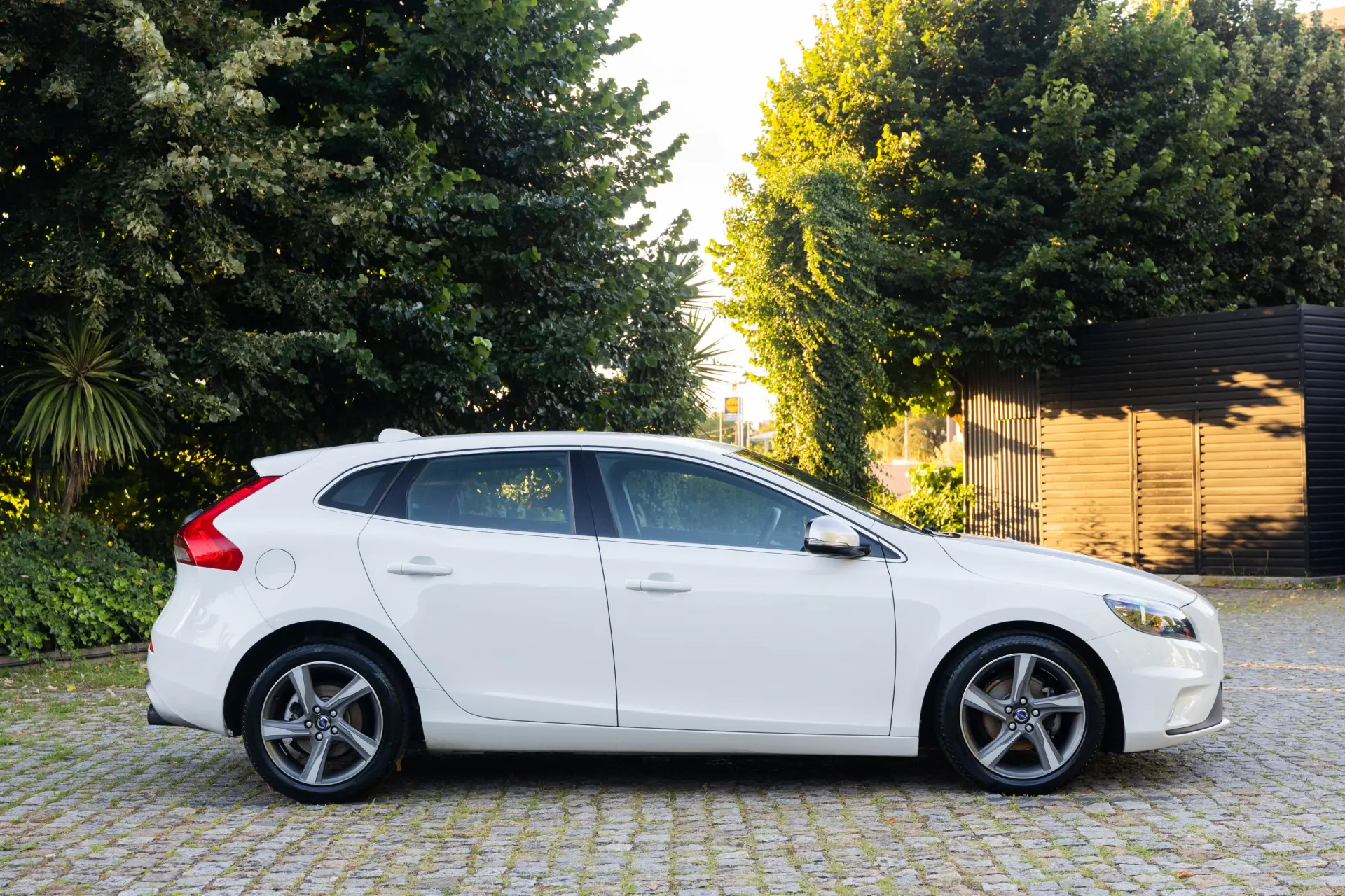 Volvo V40 1.6 D2 R-Design 6