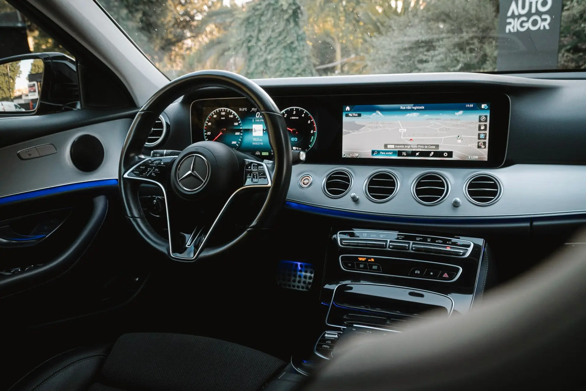 Mercedes-Benz E 300 13