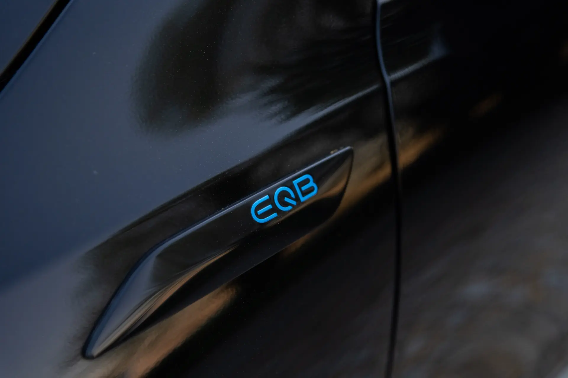 Mercedes-Benz EQB 300 4Matic AMG Line 13