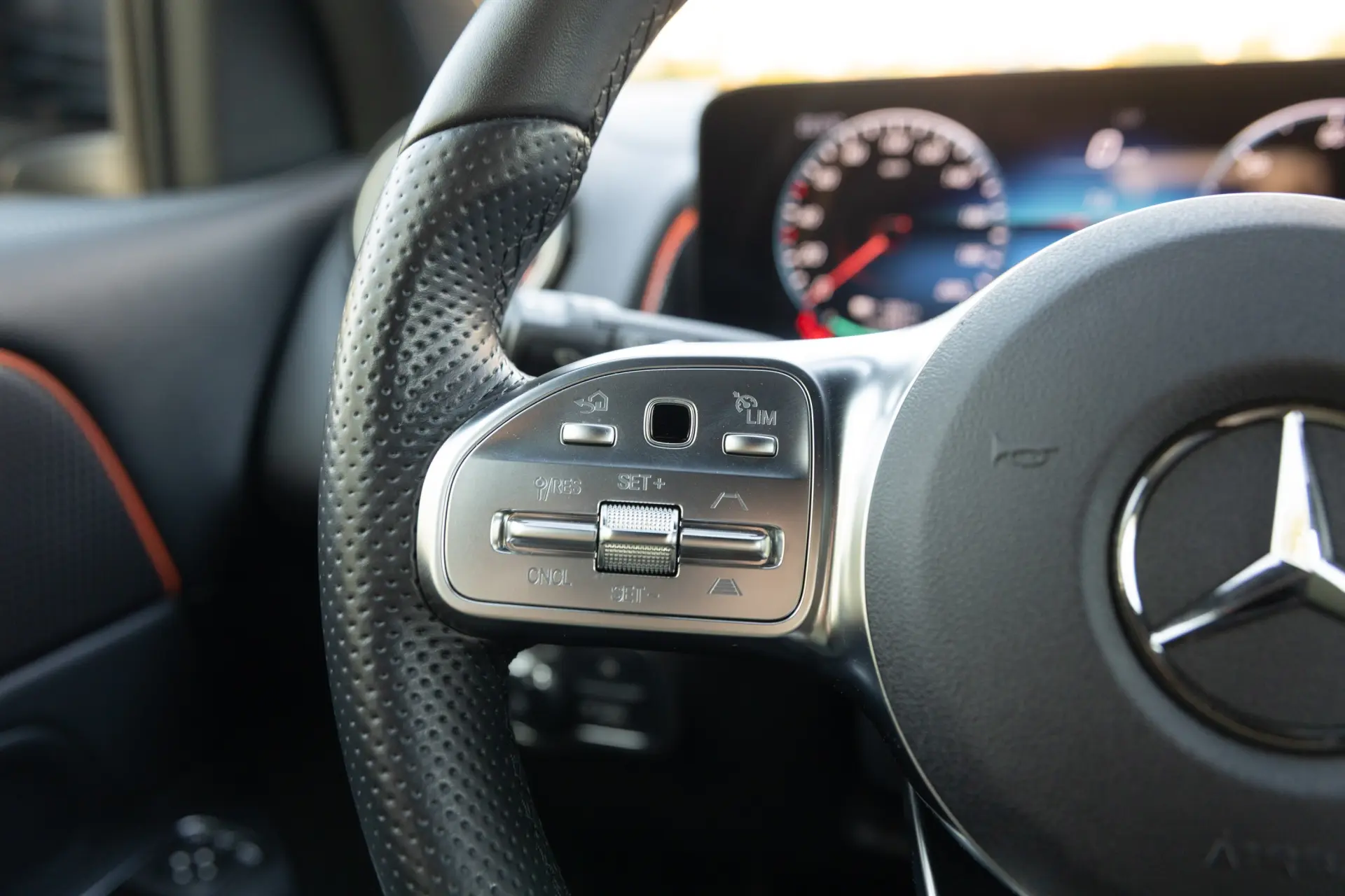 Mercedes-Benz EQB 300 4Matic AMG Line 24