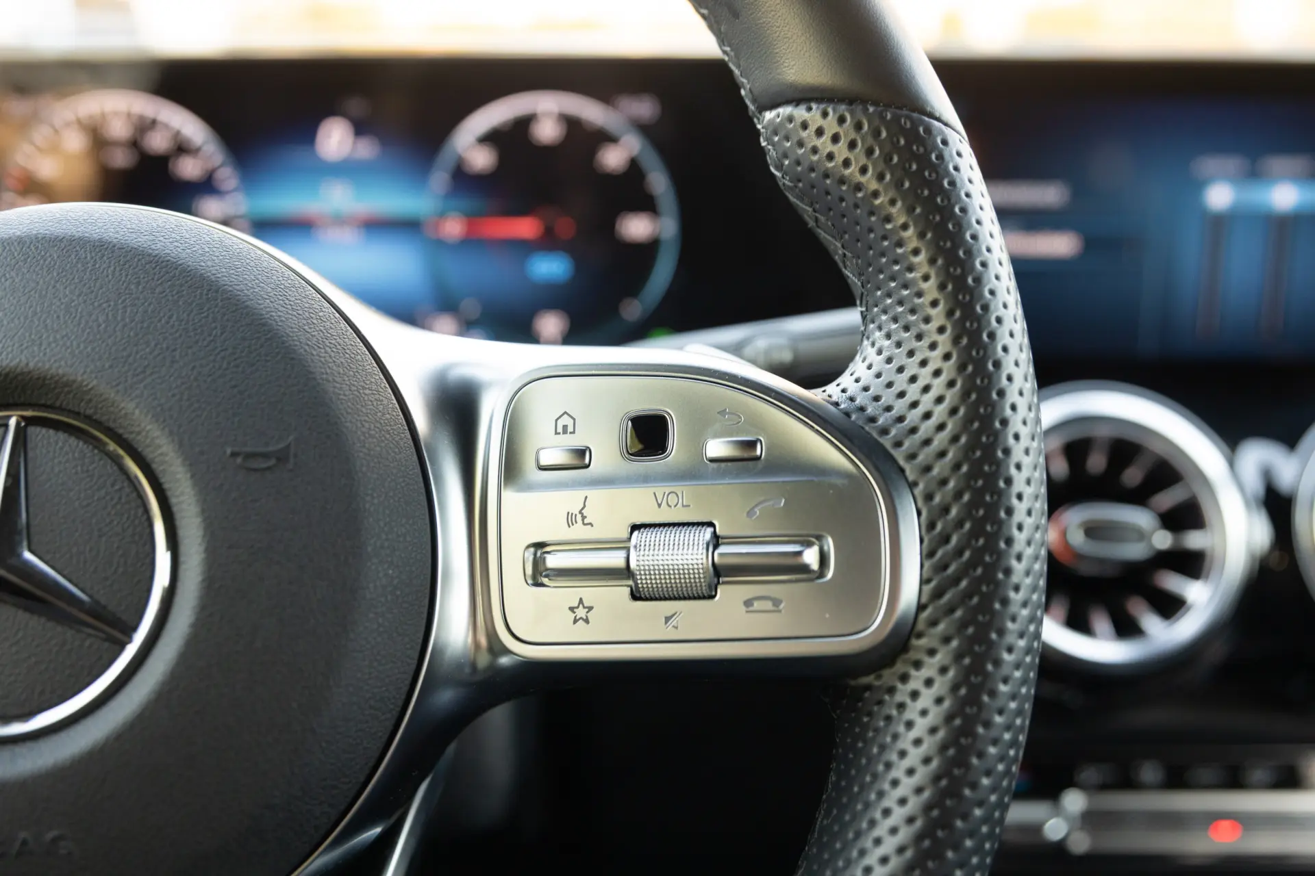 Mercedes-Benz EQB 300 4Matic AMG Line 25