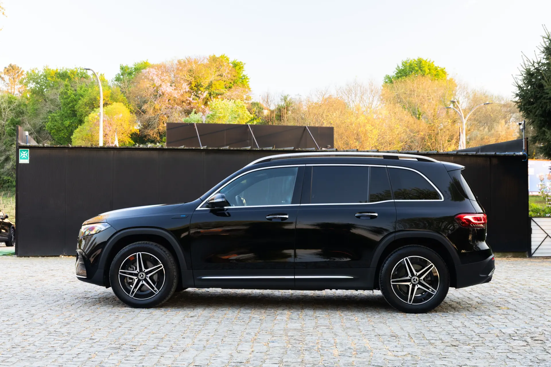 Mercedes-Benz EQB 300 4Matic AMG Line 4