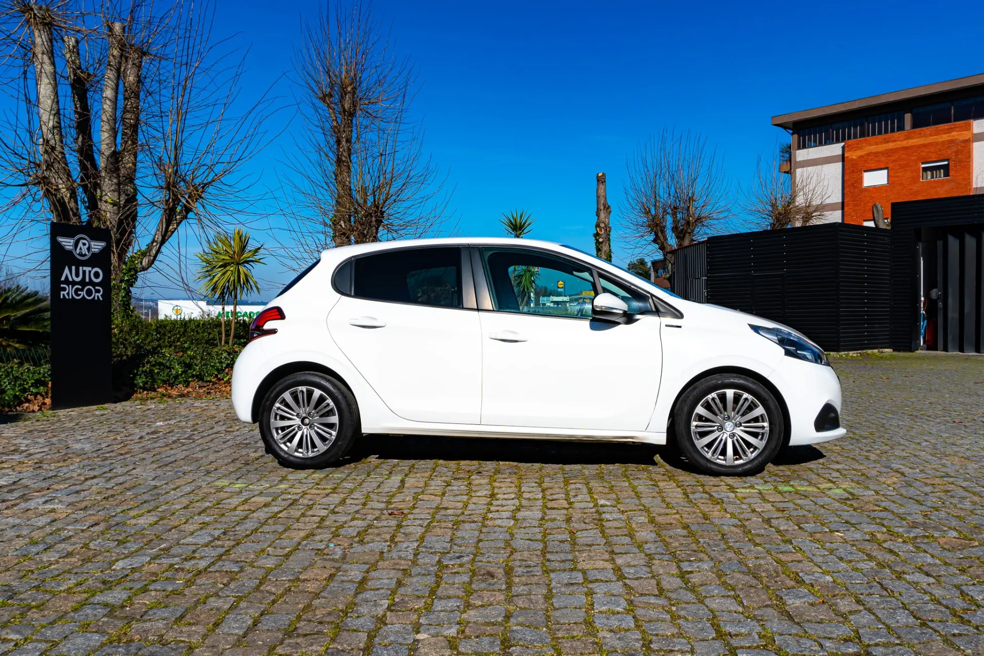 Peugeot 208 1.5 BlueHDi Allure 4