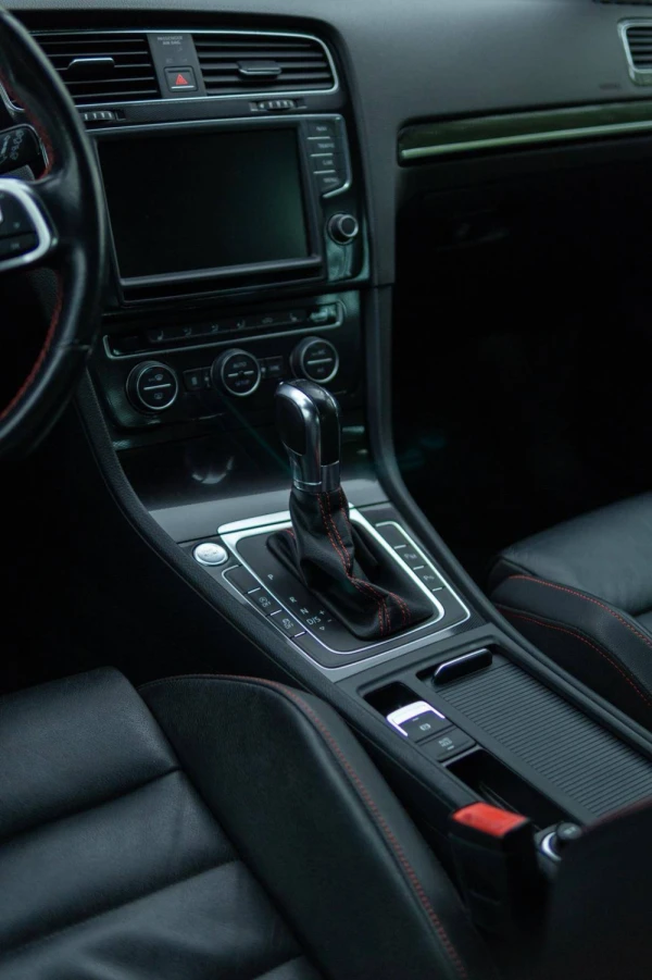 Volkswagen Golf 2.0 TSi GTi DSG 10