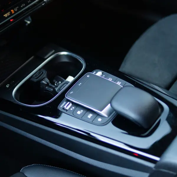 Mercedes-Benz CLA 250 e Shooting Brake AMG Line 11