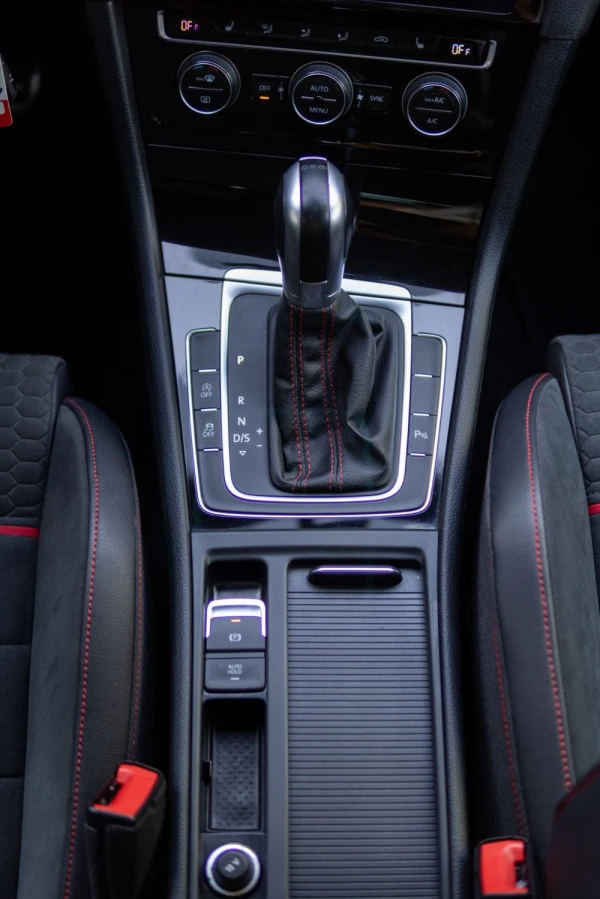 Volkswagen Golf 2.0 TSI GTI DSG Performance 14