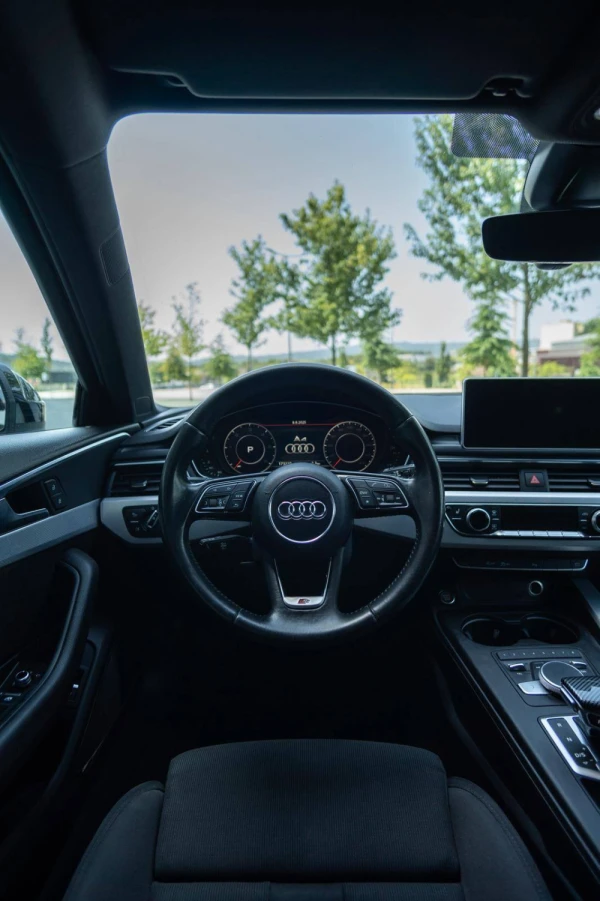 Audi A4 Avant 2.0 TDI S tronic 9