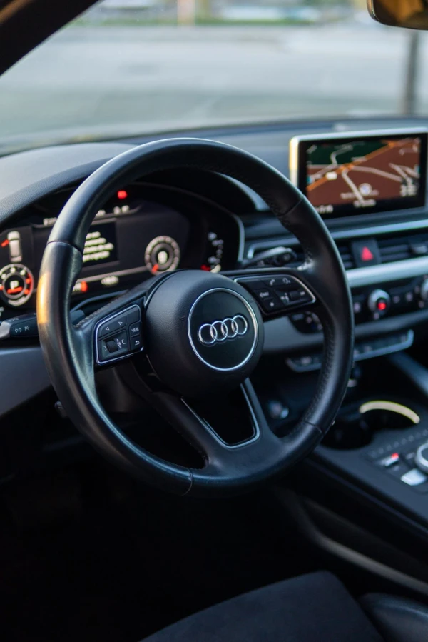 Audi A4 Avant 2.0 TDI quattro S-line S tronic 5