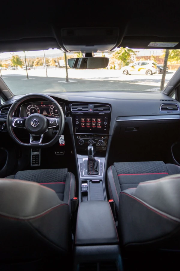 Volkswagen Golf 2.0 TSI GTI DSG Performance 12