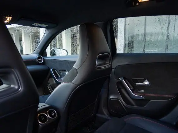 Mercedes-Benz A 180 d AMG Line Aut. 33