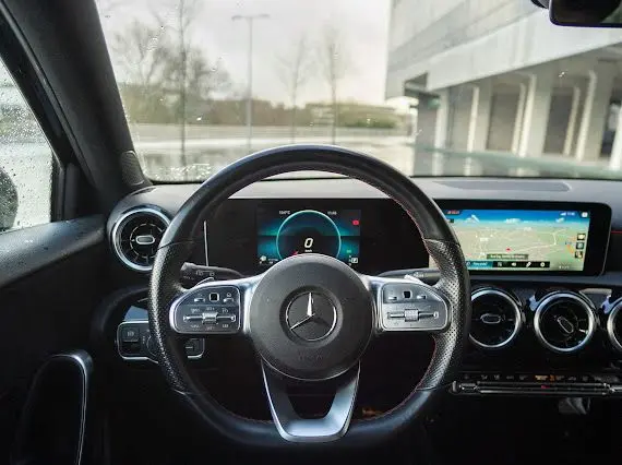 Mercedes-Benz A 180 d AMG Line Aut. 32