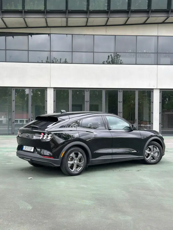 Ford Mustang Mach-E Premium 12