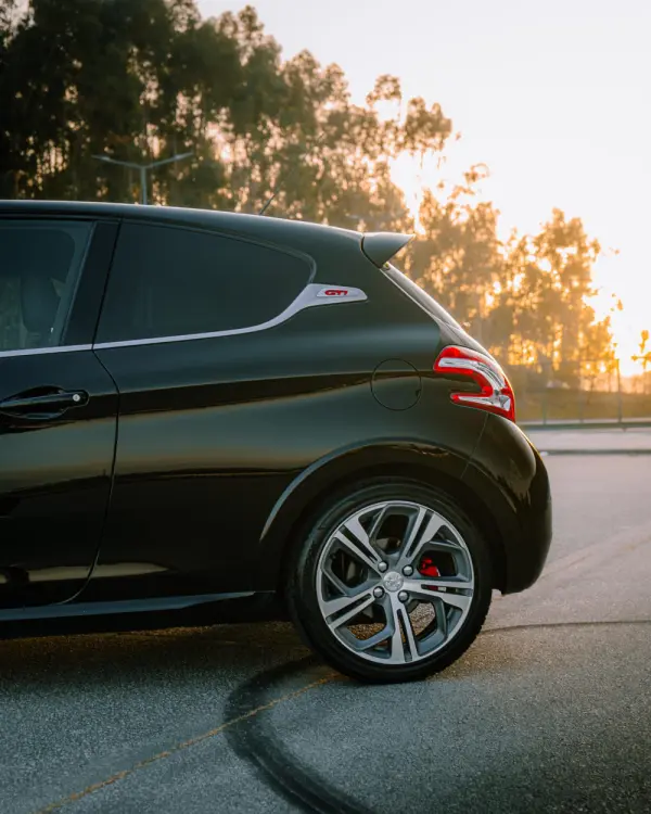 Peugeot 208 1.6 THP GTi 4