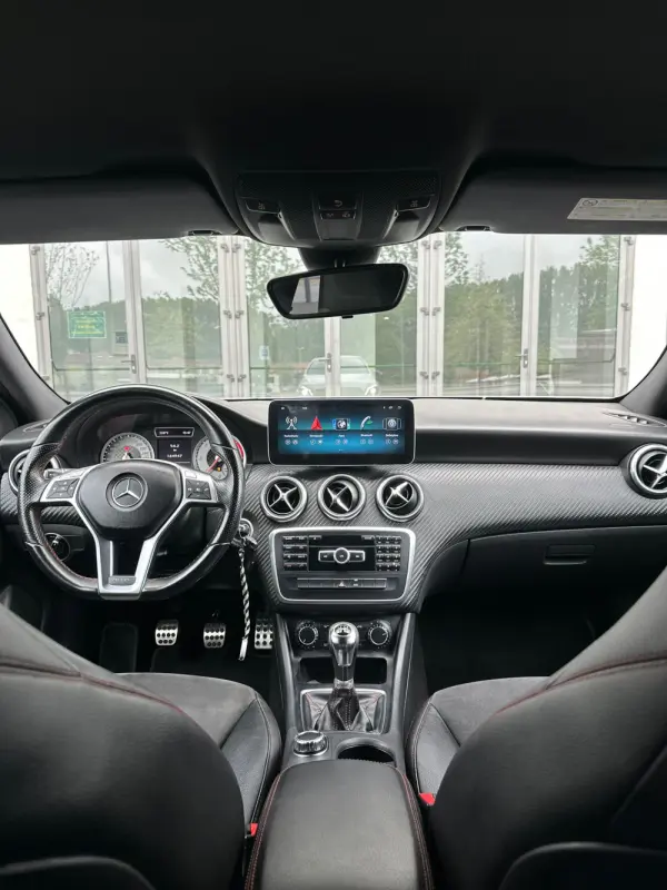 Mercedes-Benz A 180 d AMG Line 10