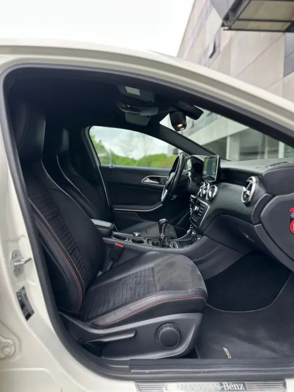 Mercedes-Benz A 180 d AMG Line 8