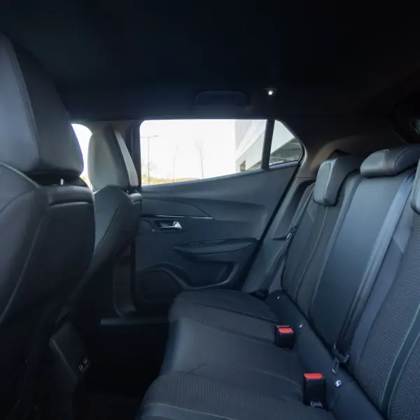 Peugeot 2008 1.5 BlueHDi GT Pack EAT8 10