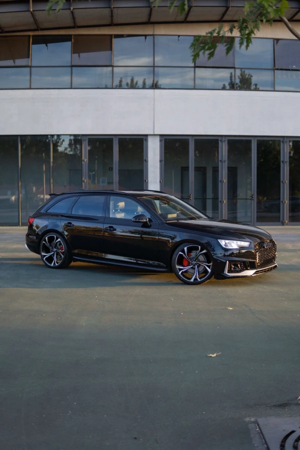 Audi A4 Avant 2.0 TDI quattro S-line S tronic 9